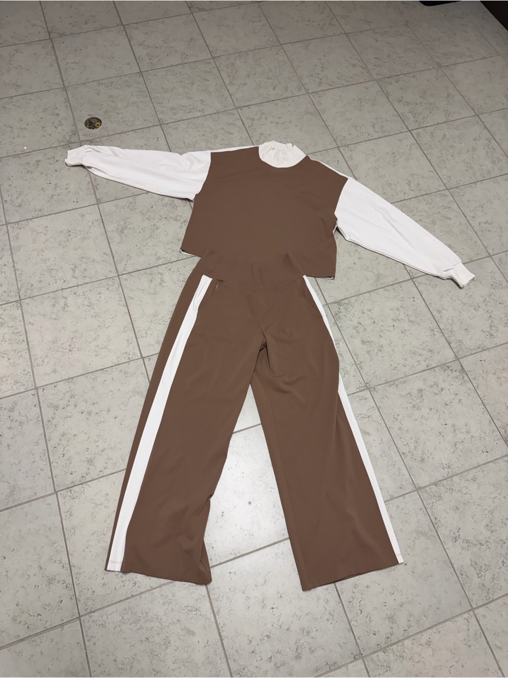 Athleta Color Block Wide Leg Set women’s Medium (top) Small (pants) athletic